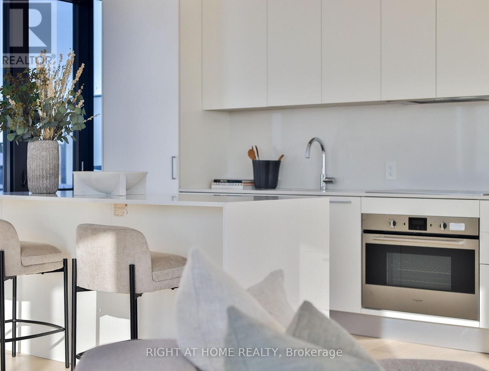 905 - 200 Sudbury Street, Toronto (little Portugal), Ontario