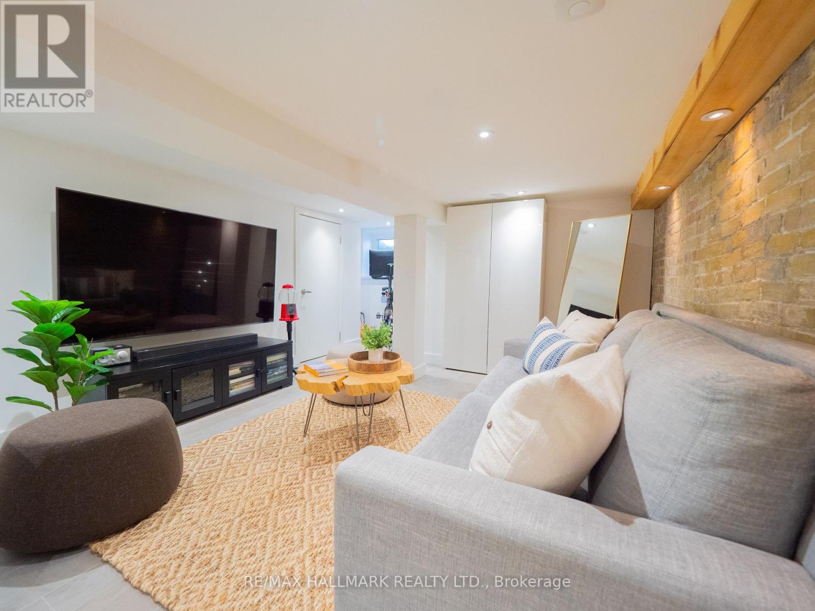 199 Boulton Avenue, Toronto (south Riverdale), Ontario