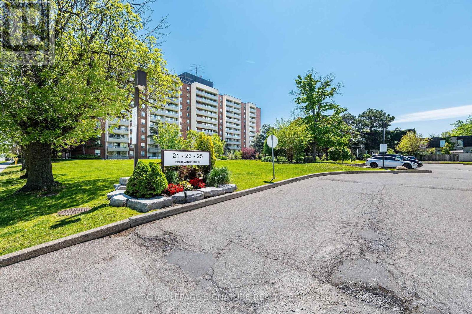 405 - 25 Four Winds Drive, Toronto (york University Heights), Ontario