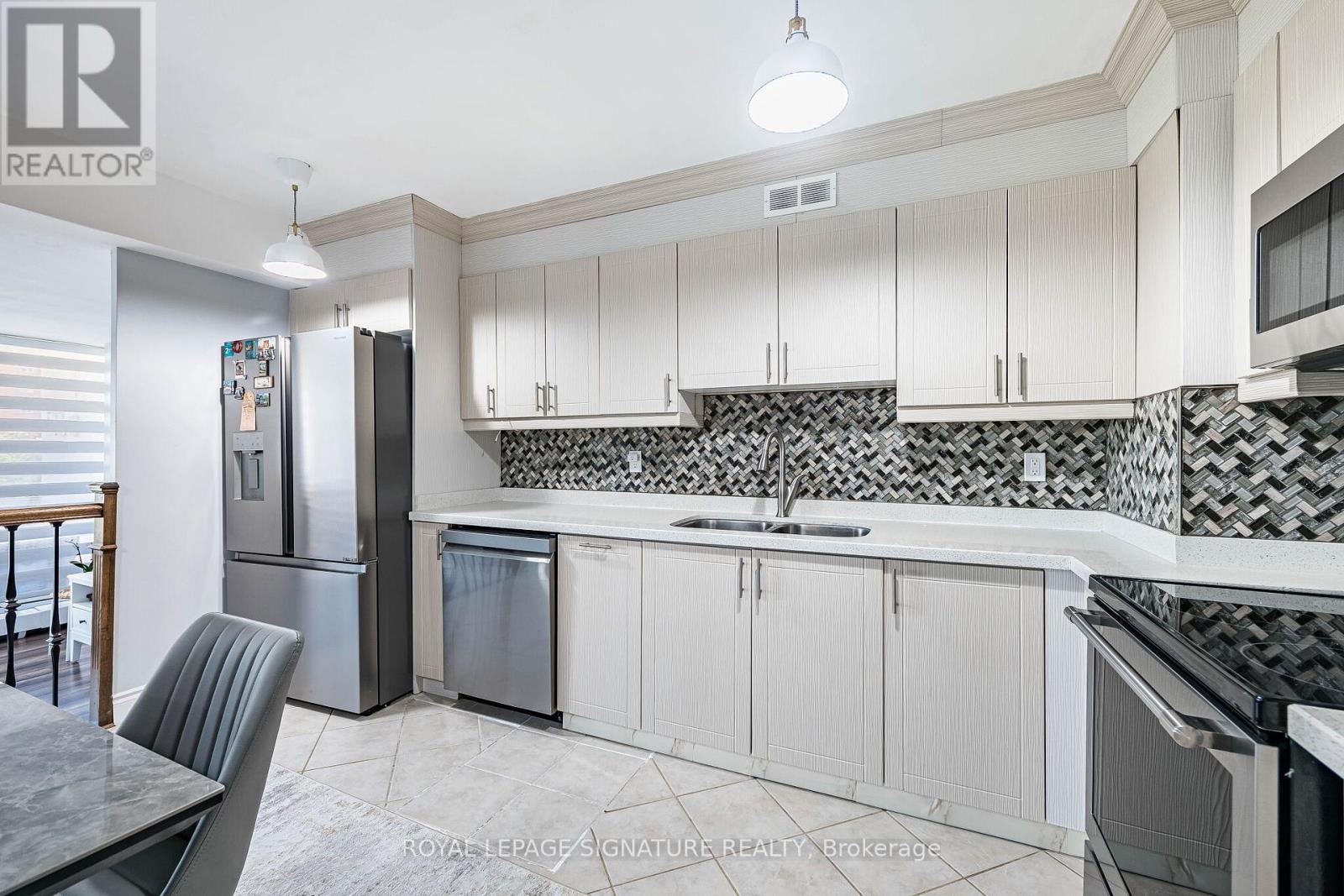 405 - 25 Four Winds Drive, Toronto (york University Heights), Ontario