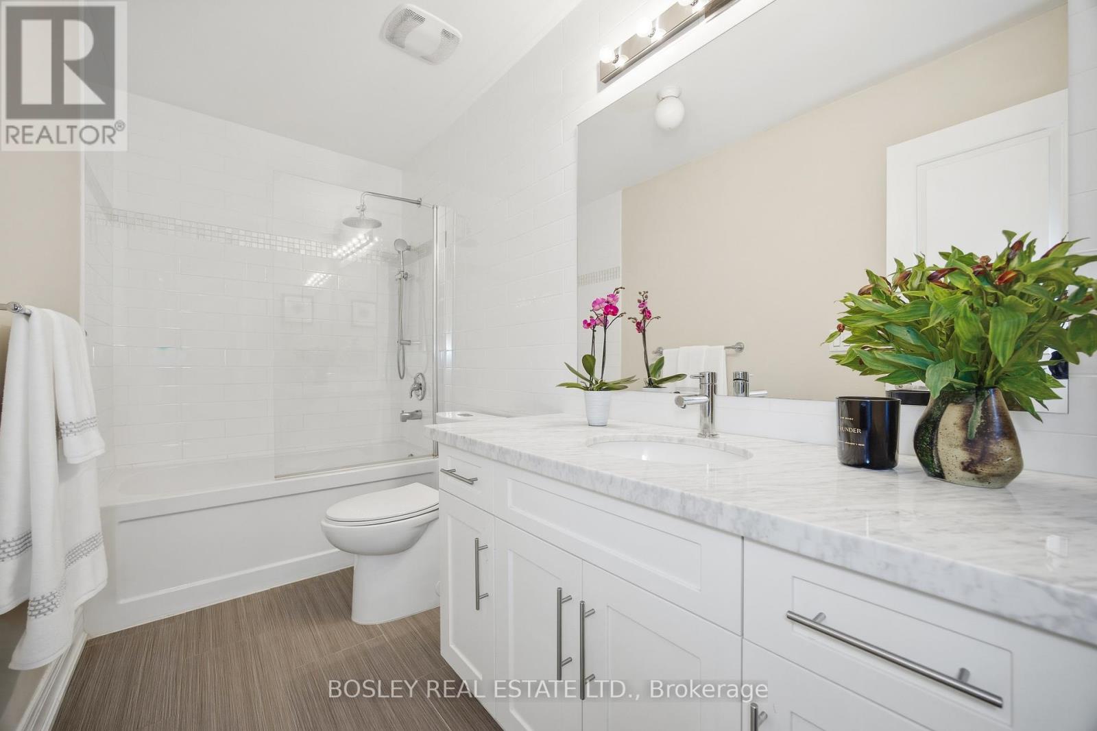 17 Matthew Court, Toronto (princess-rosethorn), Ontario