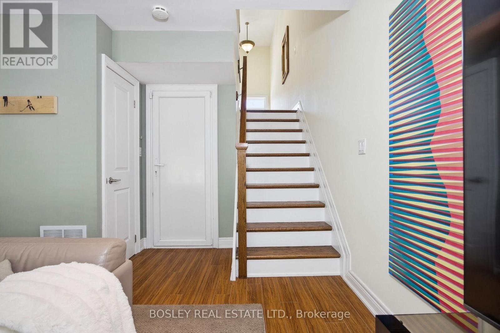 17 Matthew Court, Toronto (princess-rosethorn), Ontario