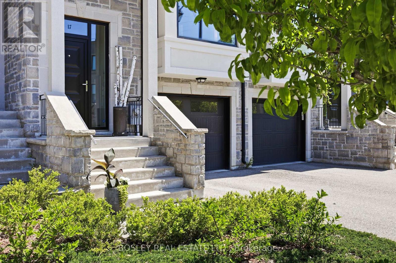 17 Matthew Court, Toronto (princess-rosethorn), Ontario