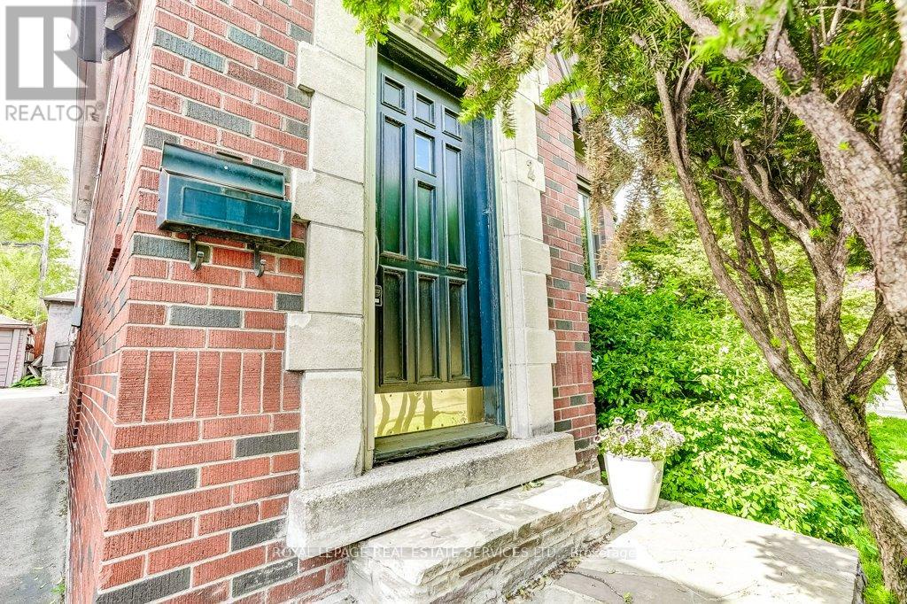 2 Larkin Avenue, Toronto (high Park-swansea), Ontario