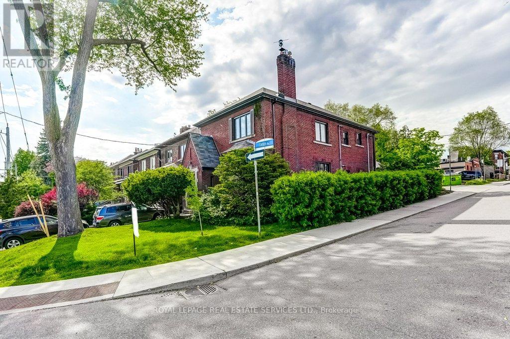 2 Larkin Avenue, Toronto (high Park-swansea), Ontario