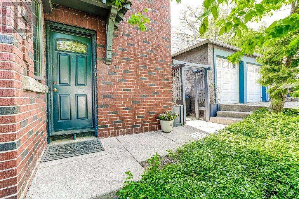 2 Larkin Avenue, Toronto (high Park-swansea), Ontario