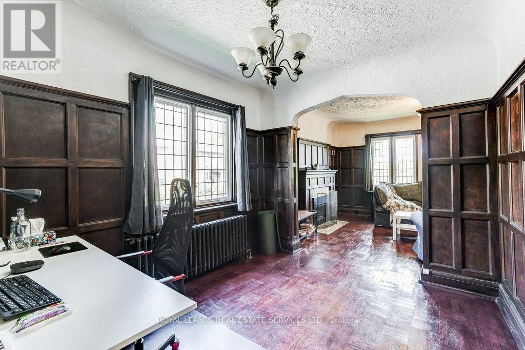 2 Larkin Avenue, Toronto (high Park-swansea), Ontario