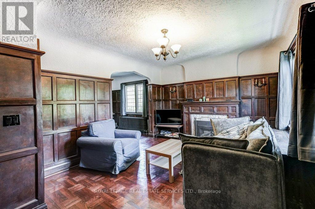 2 Larkin Avenue, Toronto (high Park-swansea), Ontario