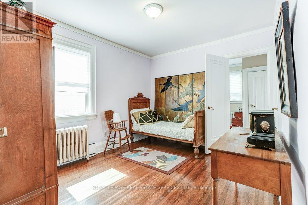 2 Larkin Avenue, Toronto (high Park-swansea), Ontario