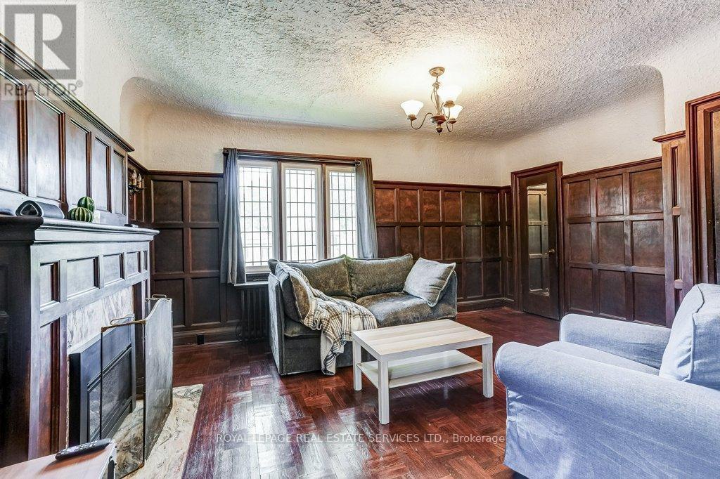 2 Larkin Avenue, Toronto (high Park-swansea), Ontario