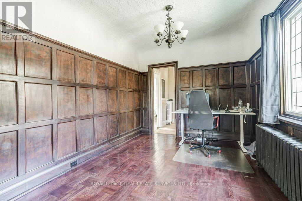 2 Larkin Avenue, Toronto (high Park-swansea), Ontario