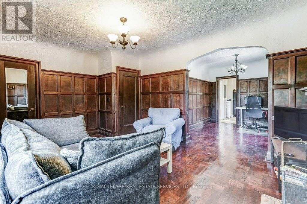 2 Larkin Avenue, Toronto (high Park-swansea), Ontario