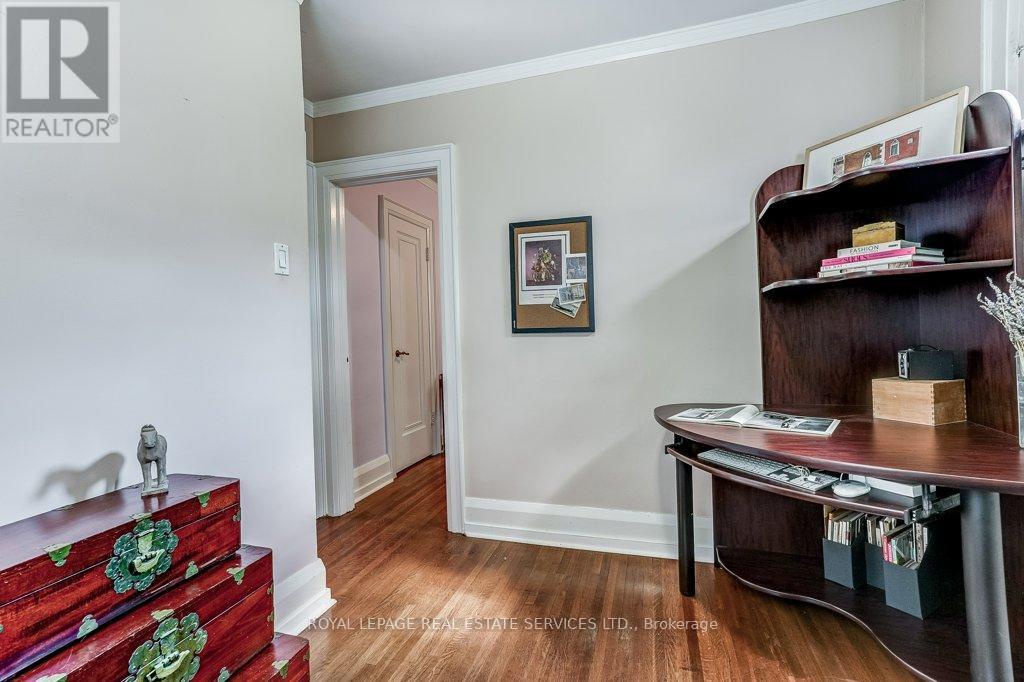 2 Larkin Avenue, Toronto (high Park-swansea), Ontario