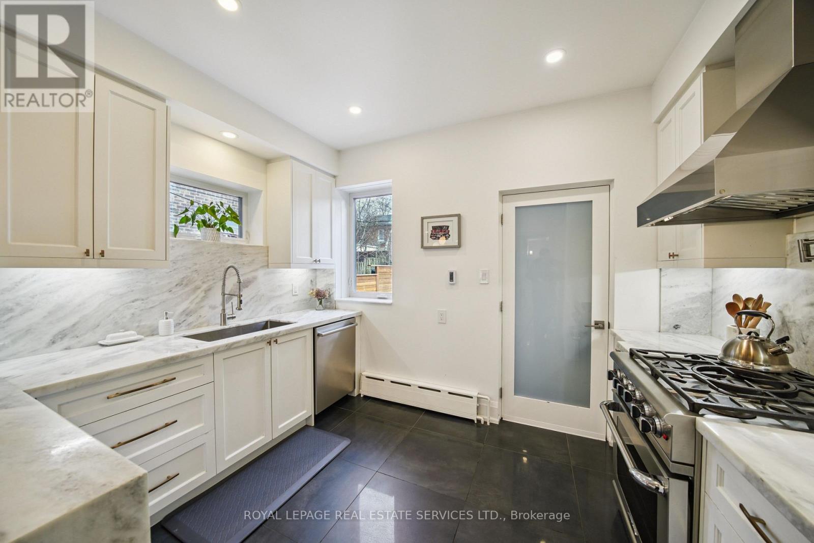 29 Parkside Drive, Toronto (high Park-swansea), Ontario