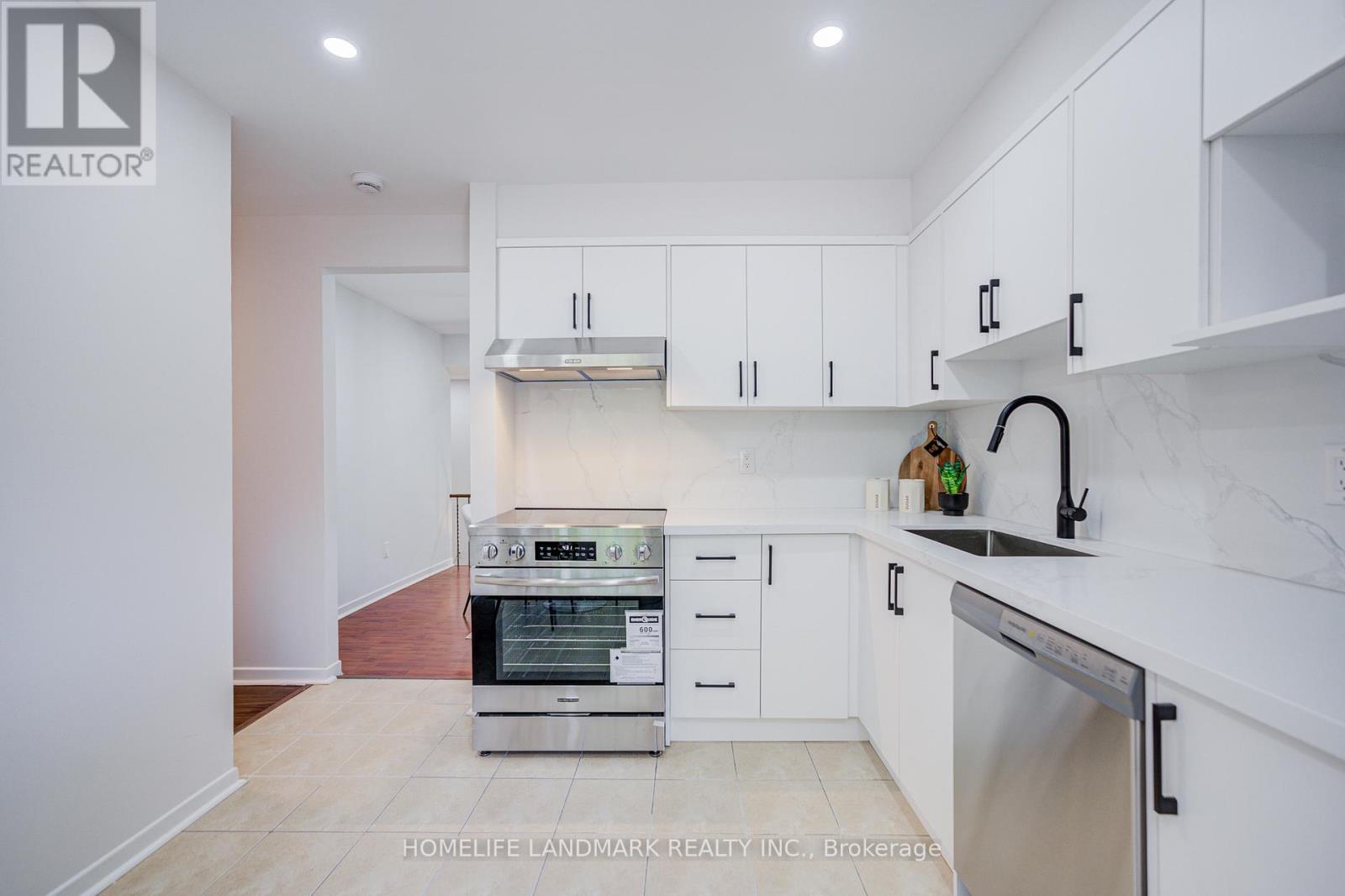 14 Low Meadoway, Toronto (hillcrest Village), Ontario