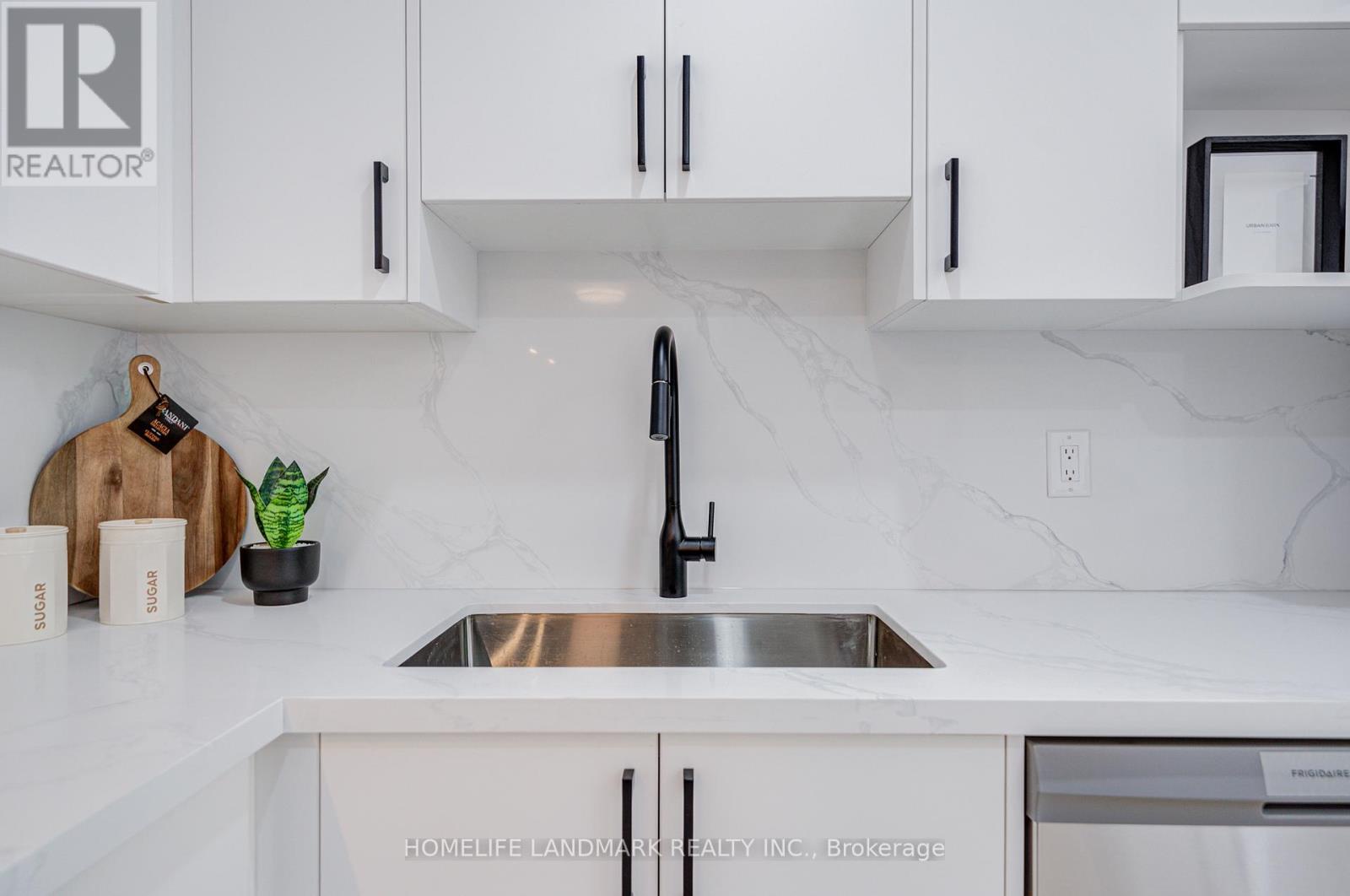 14 Low Meadoway, Toronto (hillcrest Village), Ontario