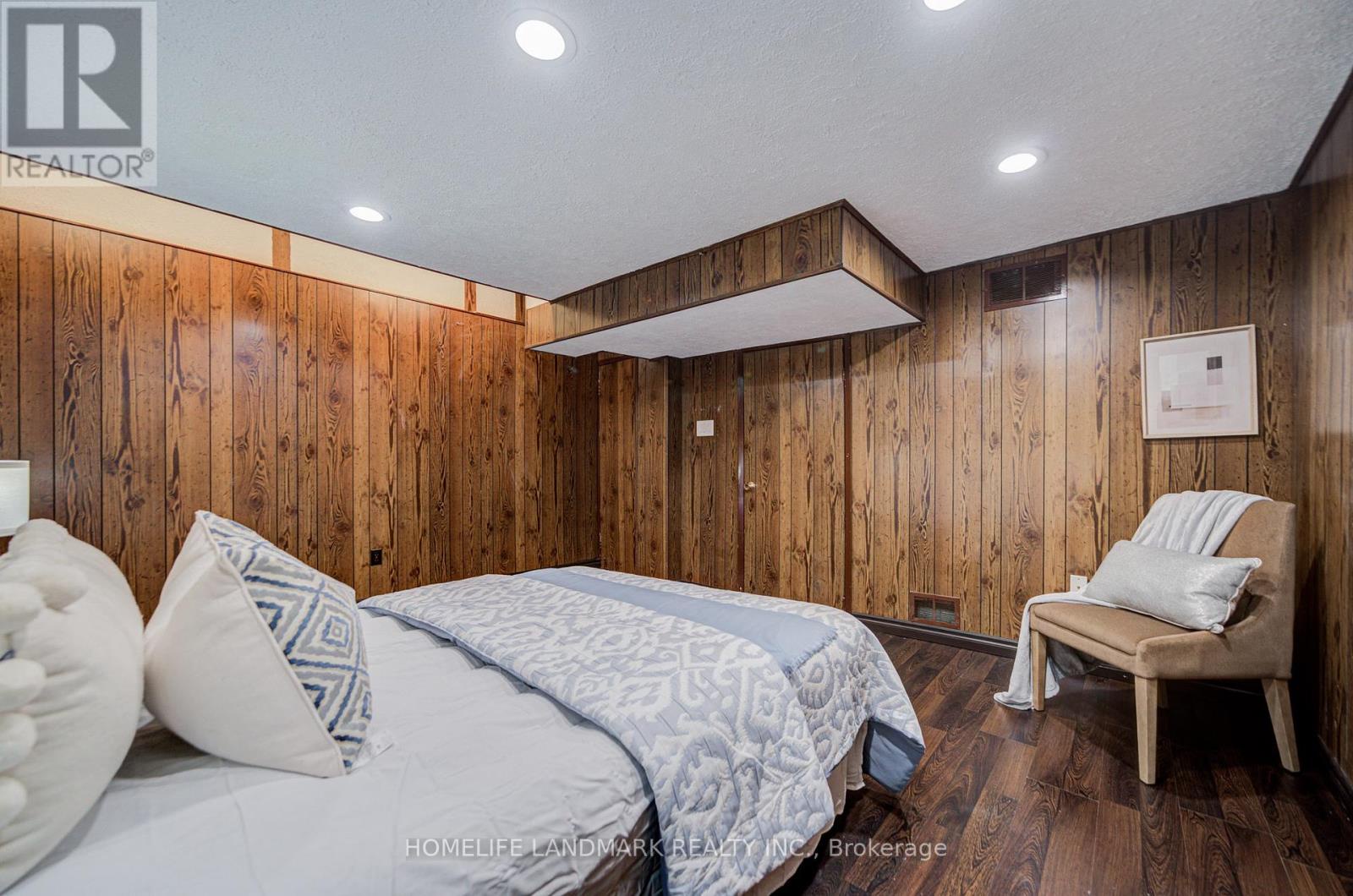 14 Low Meadoway, Toronto (hillcrest Village), Ontario
