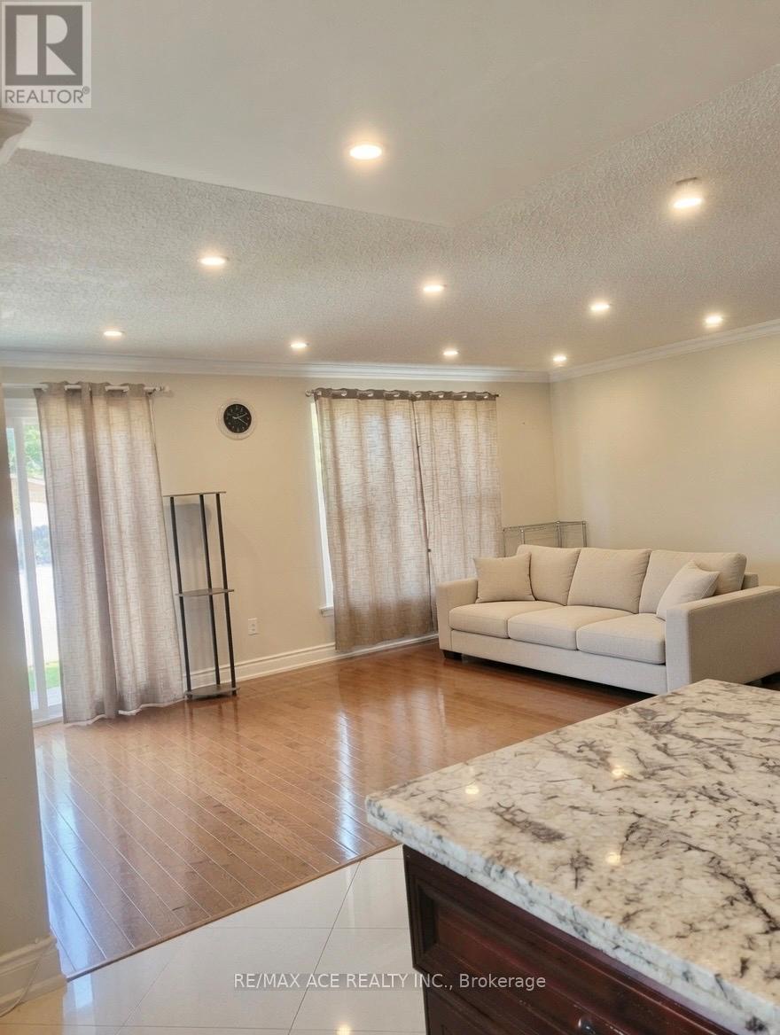 10 Parkdene Court, Toronto (l'amoreaux), Ontario