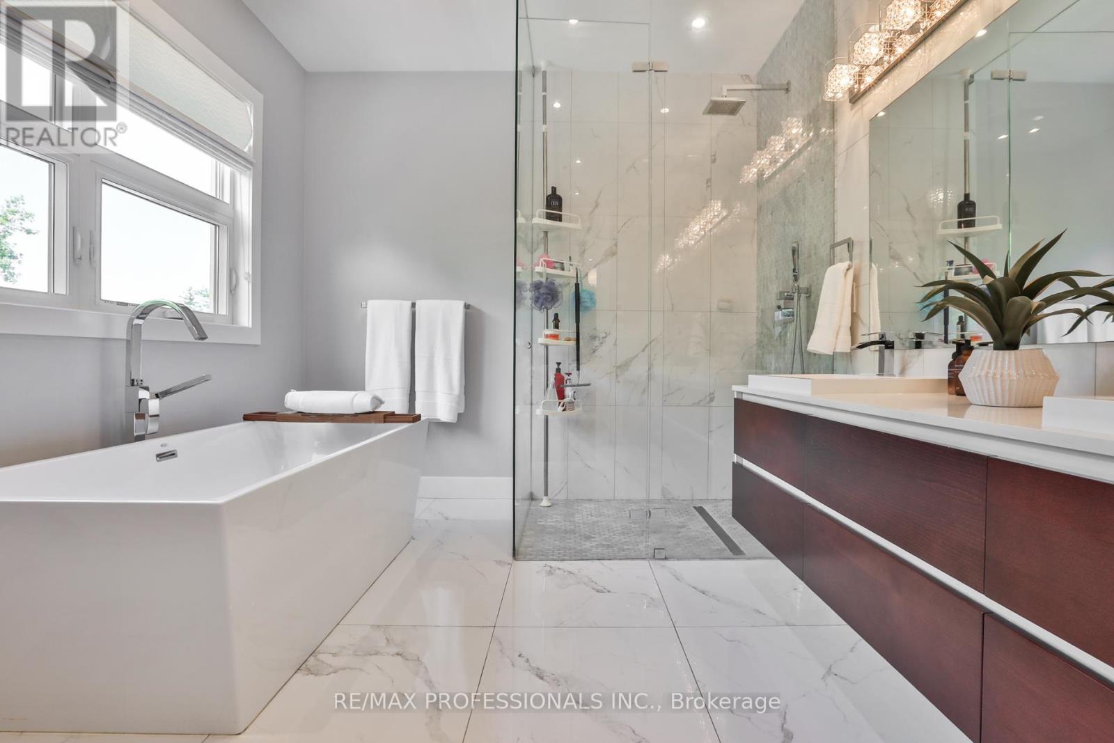 54 Renown Road, Toronto (islington-city Centre West), Ontario