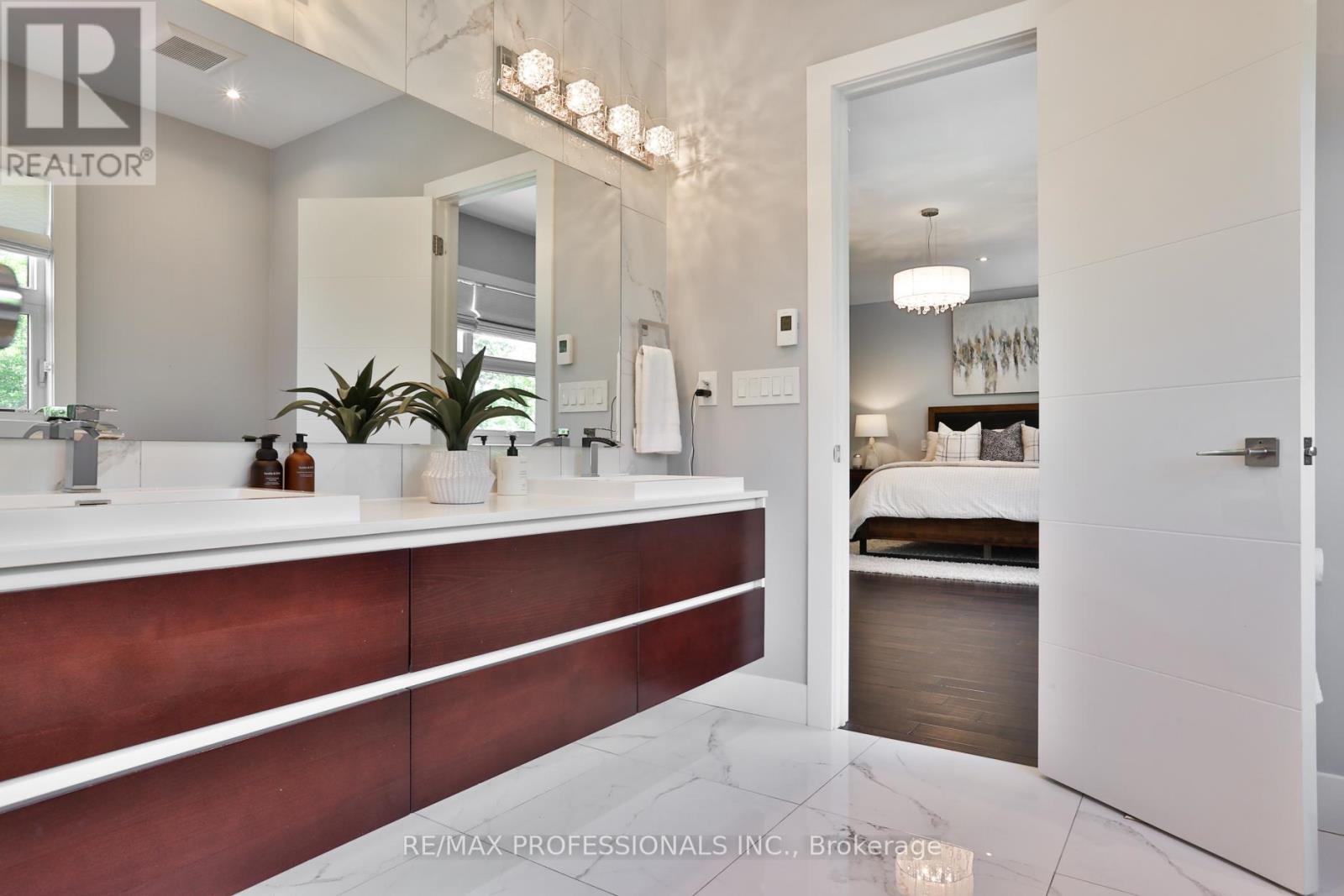 54 Renown Road, Toronto (islington-city Centre West), Ontario