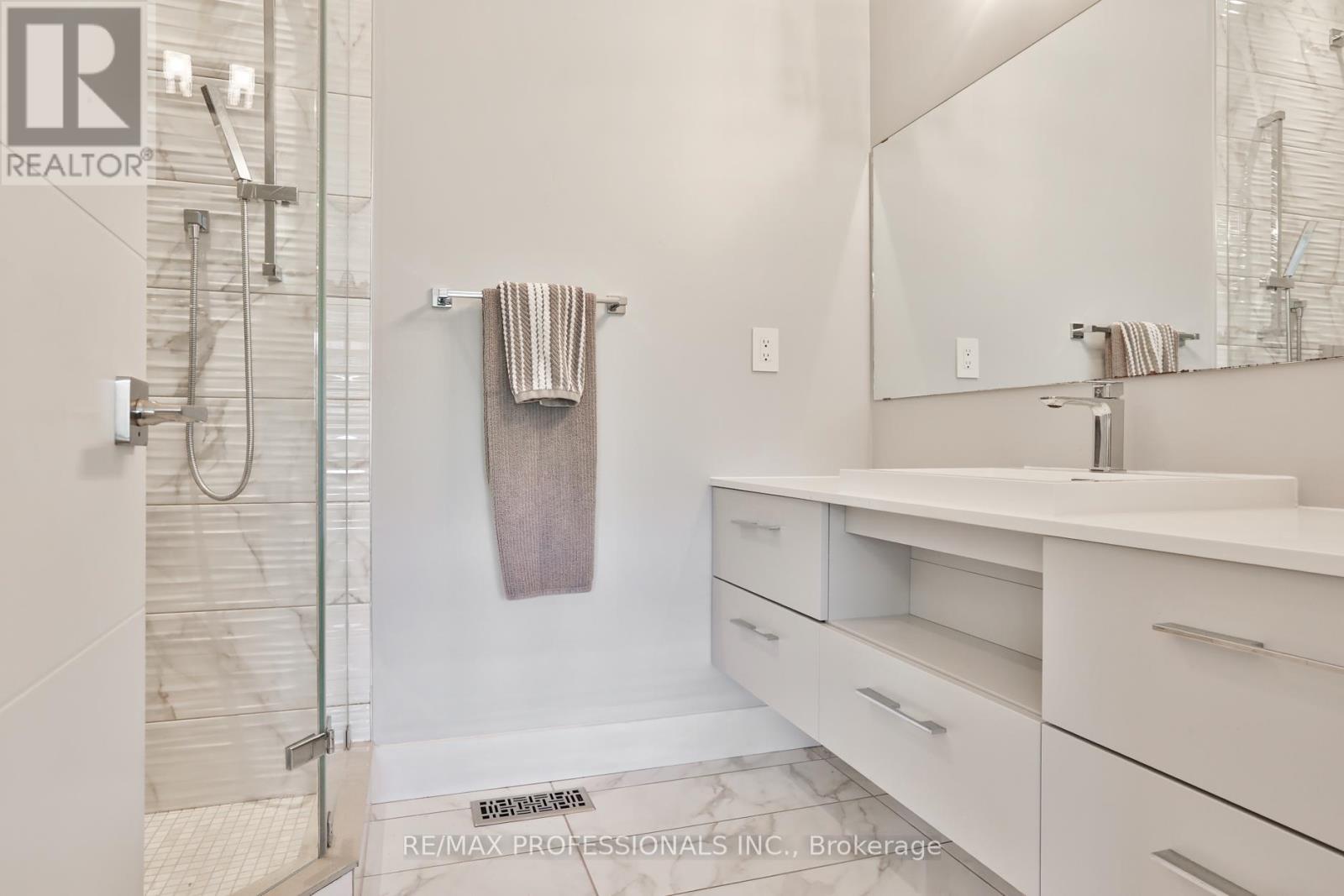 54 Renown Road, Toronto (islington-city Centre West), Ontario