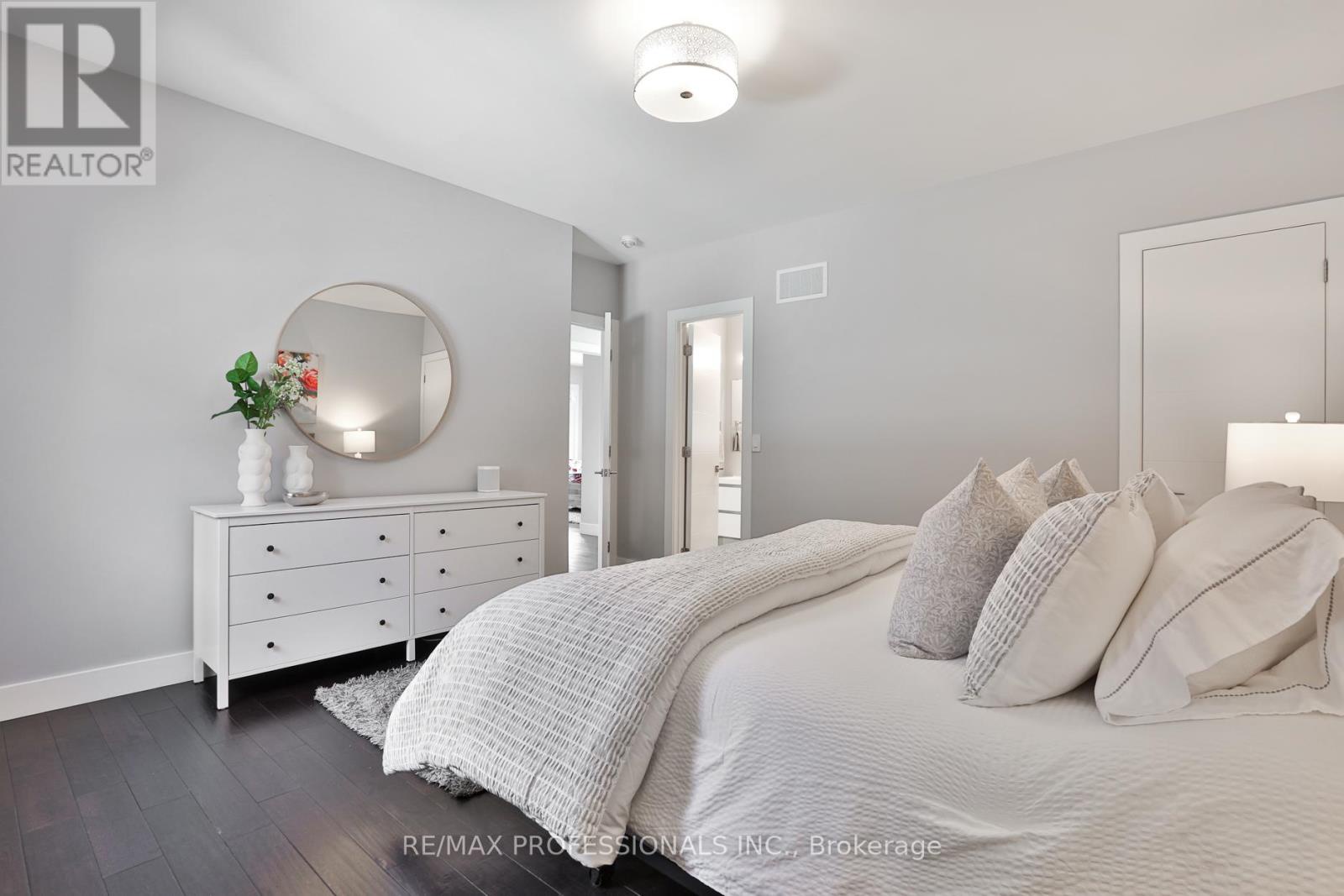 54 Renown Road, Toronto (islington-city Centre West), Ontario
