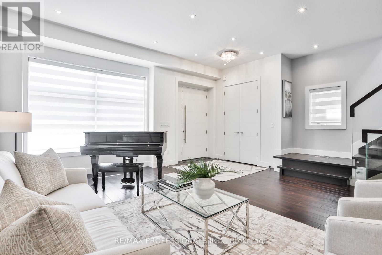 54 Renown Road, Toronto (islington-city Centre West), Ontario