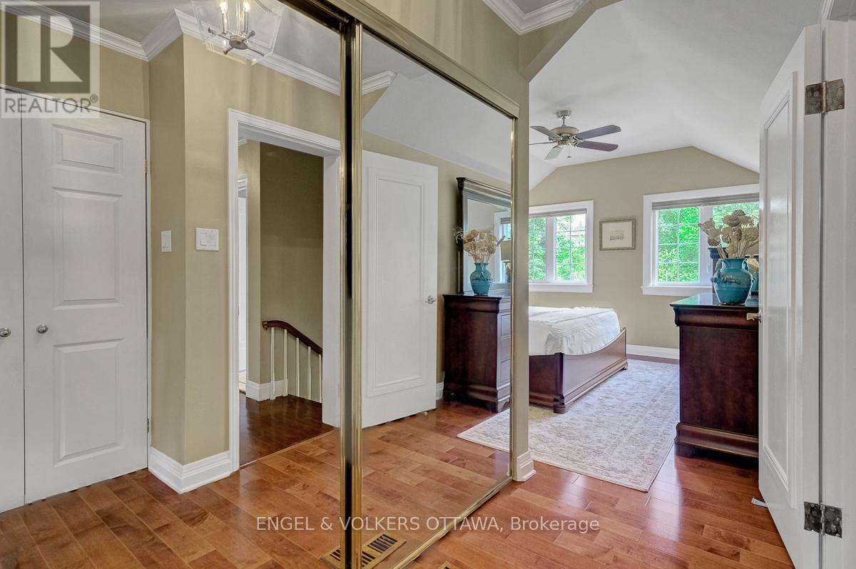 10 Rock Avenue, Ottawa, Ontario