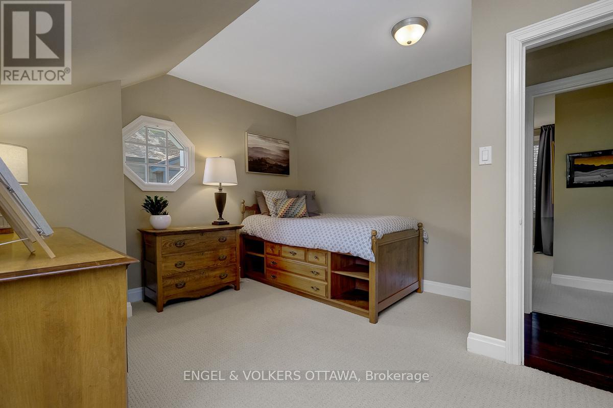 10 Rock Avenue, Ottawa, Ontario