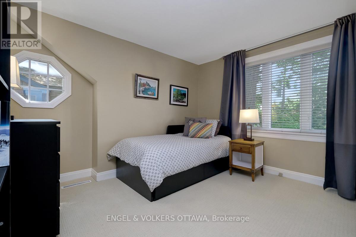 10 Rock Avenue, Ottawa, Ontario