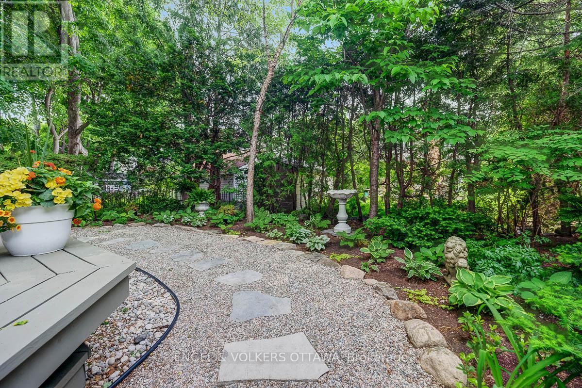 10 Rock Avenue, Ottawa, Ontario