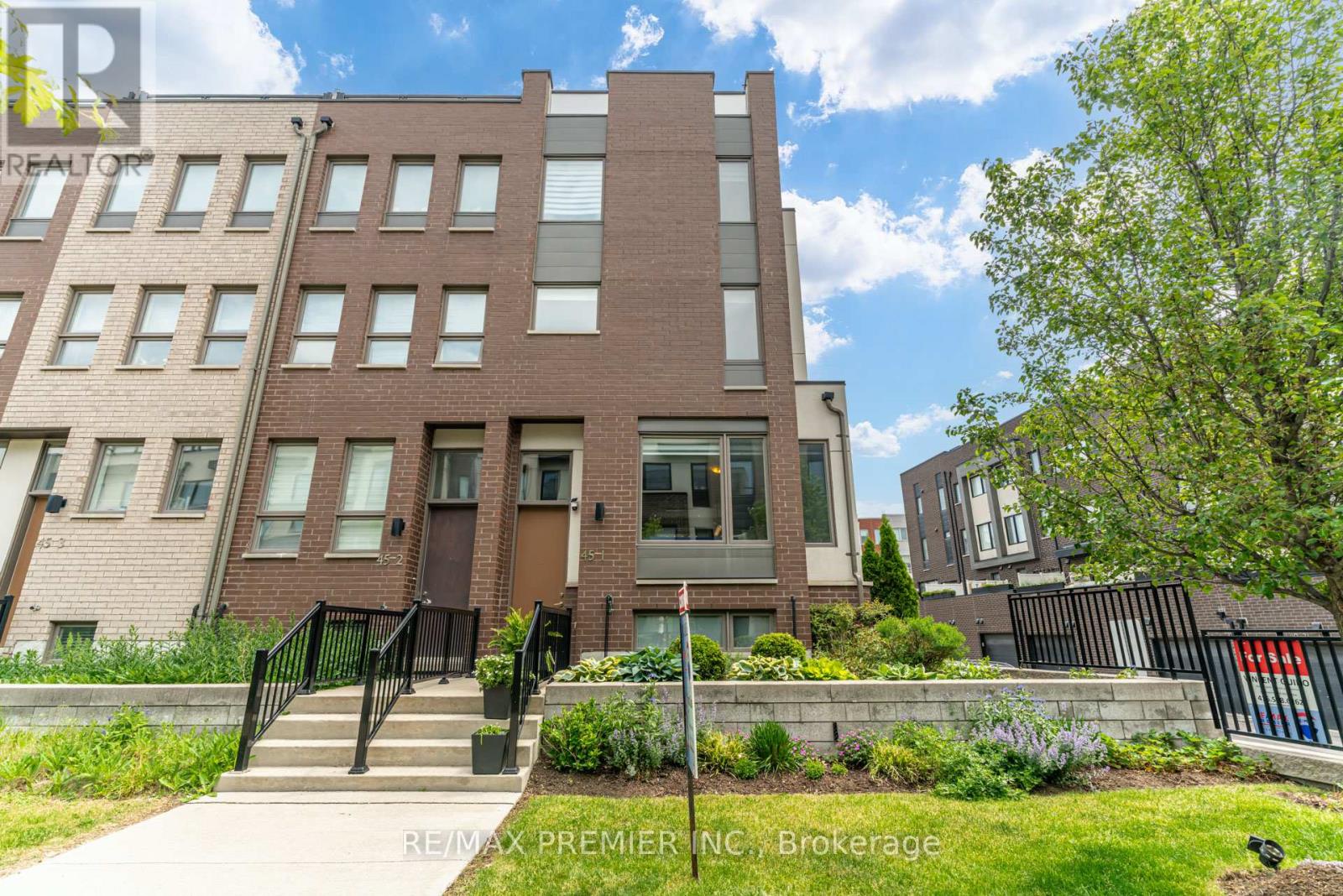 1 - 45 Thomas Mulholland Drive, Toronto (downsview-roding-cfb), Ontario