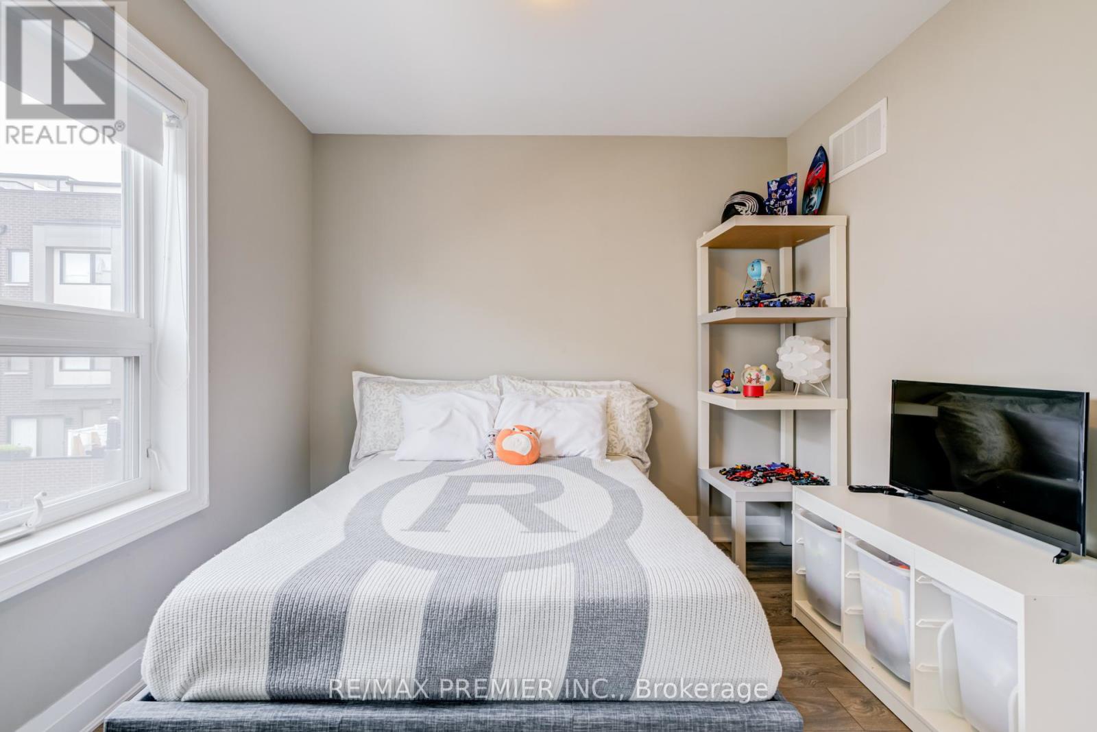 1 - 45 Thomas Mulholland Drive, Toronto (downsview-roding-cfb), Ontario