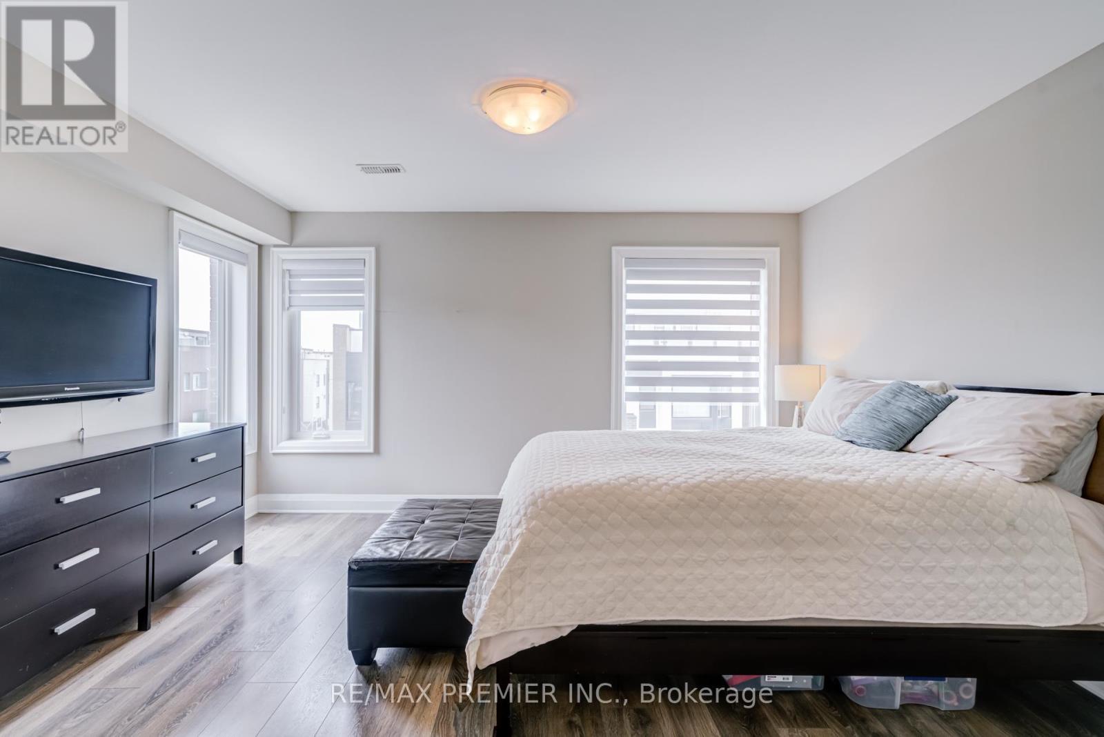 1 - 45 Thomas Mulholland Drive, Toronto (downsview-roding-cfb), Ontario