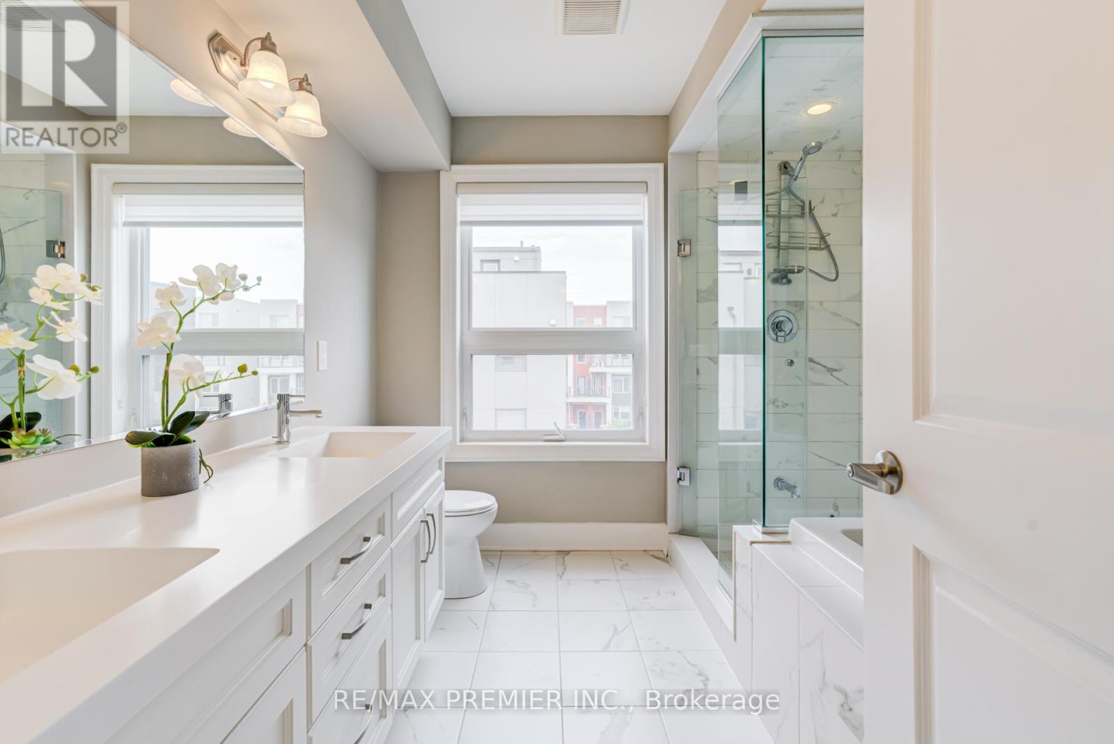 1 - 45 Thomas Mulholland Drive, Toronto (downsview-roding-cfb), Ontario