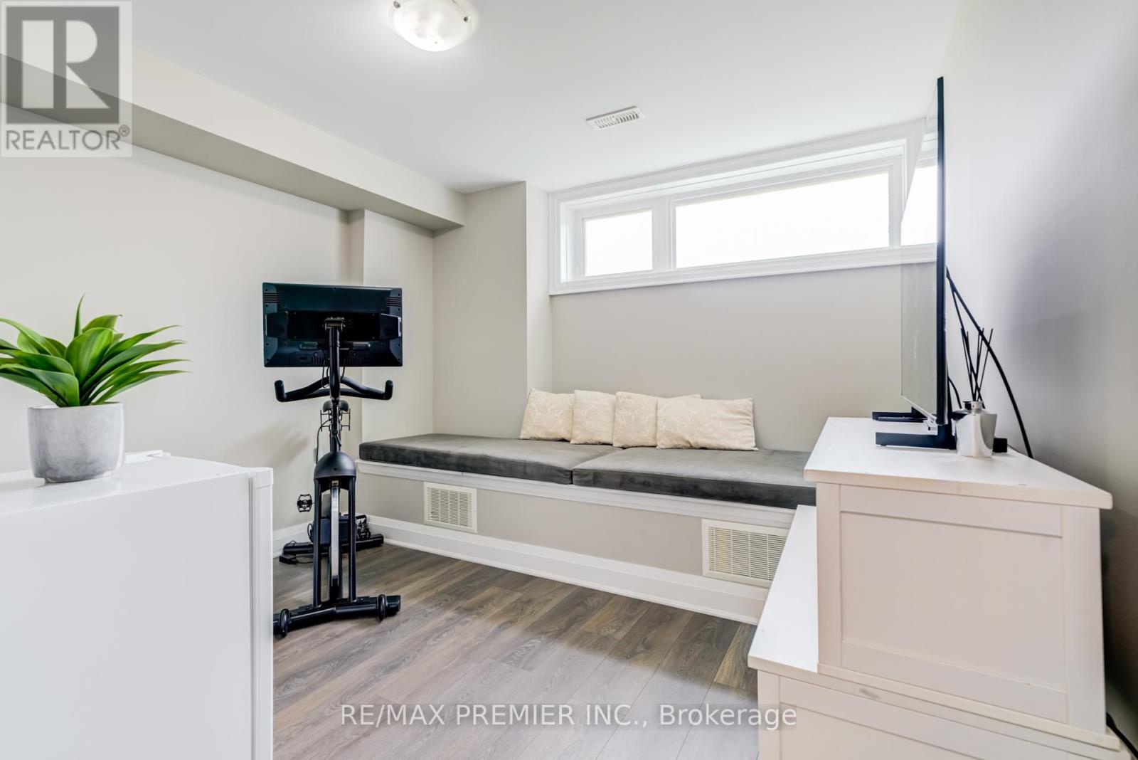1 - 45 Thomas Mulholland Drive, Toronto (downsview-roding-cfb), Ontario