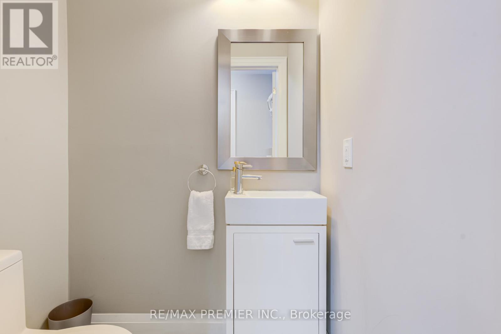 1 - 45 Thomas Mulholland Drive, Toronto (downsview-roding-cfb), Ontario