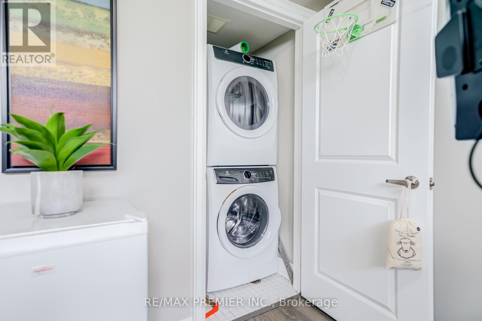 1 - 45 Thomas Mulholland Drive, Toronto (downsview-roding-cfb), Ontario