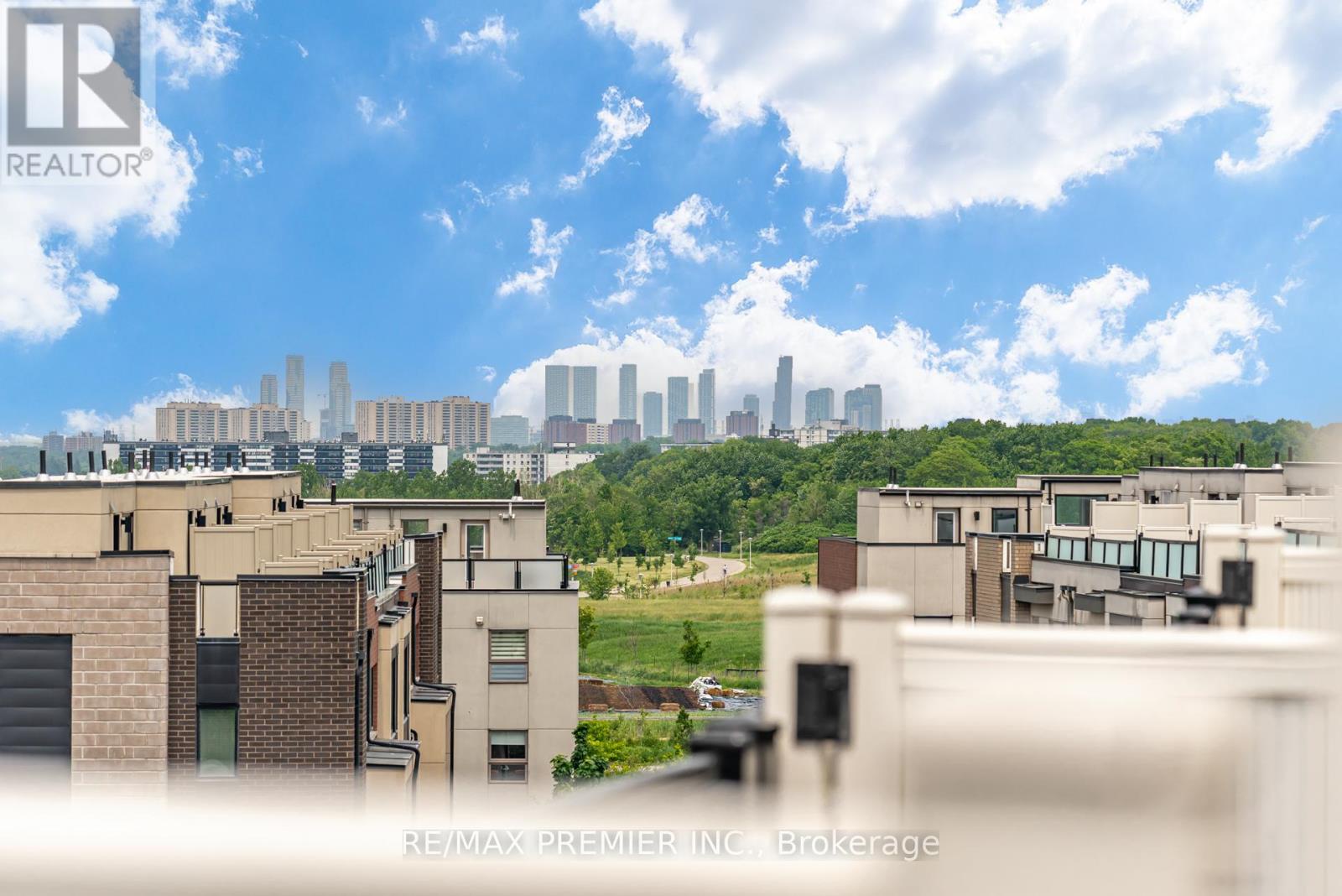 1 - 45 Thomas Mulholland Drive, Toronto (downsview-roding-cfb), Ontario