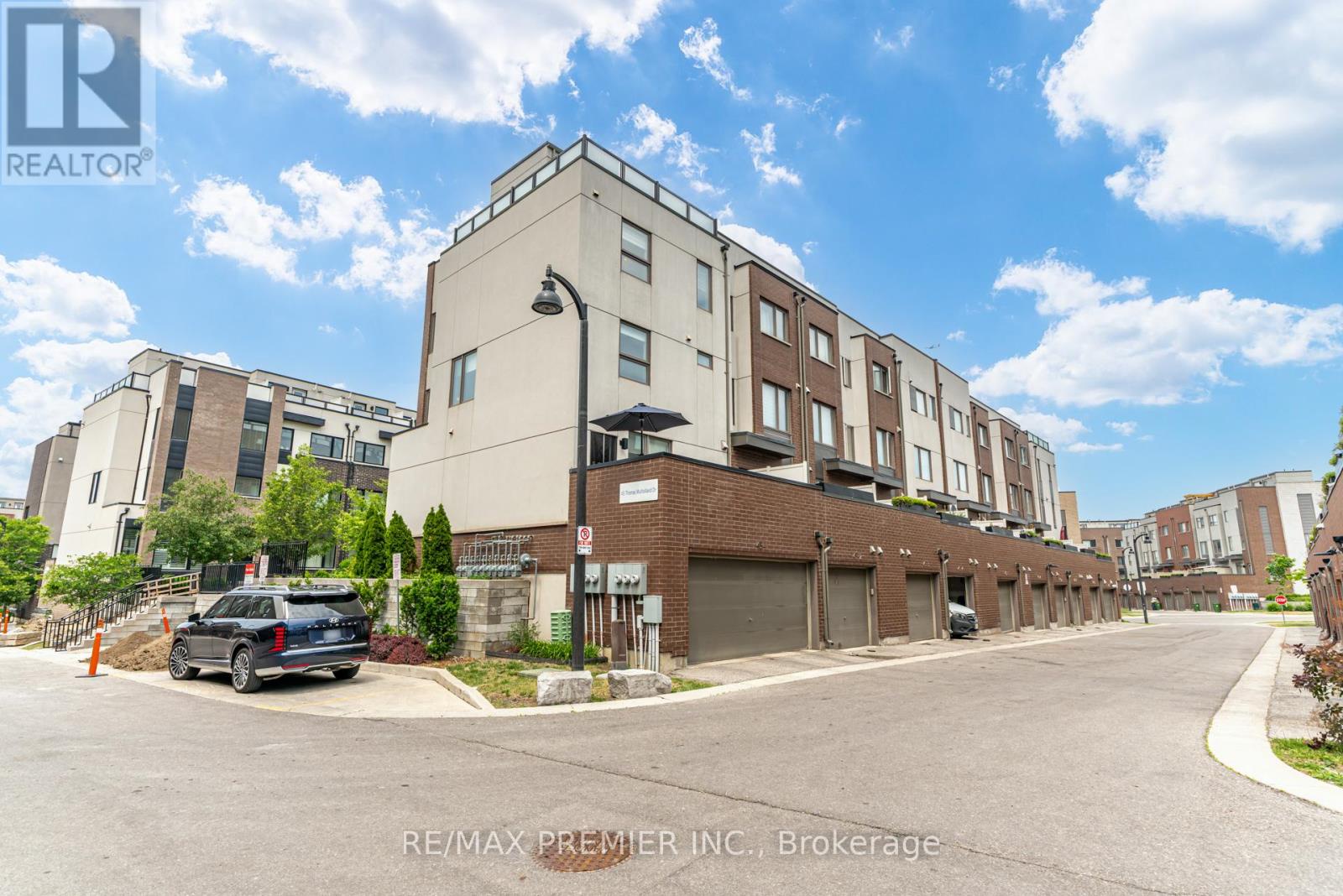 1 - 45 Thomas Mulholland Drive, Toronto (downsview-roding-cfb), Ontario