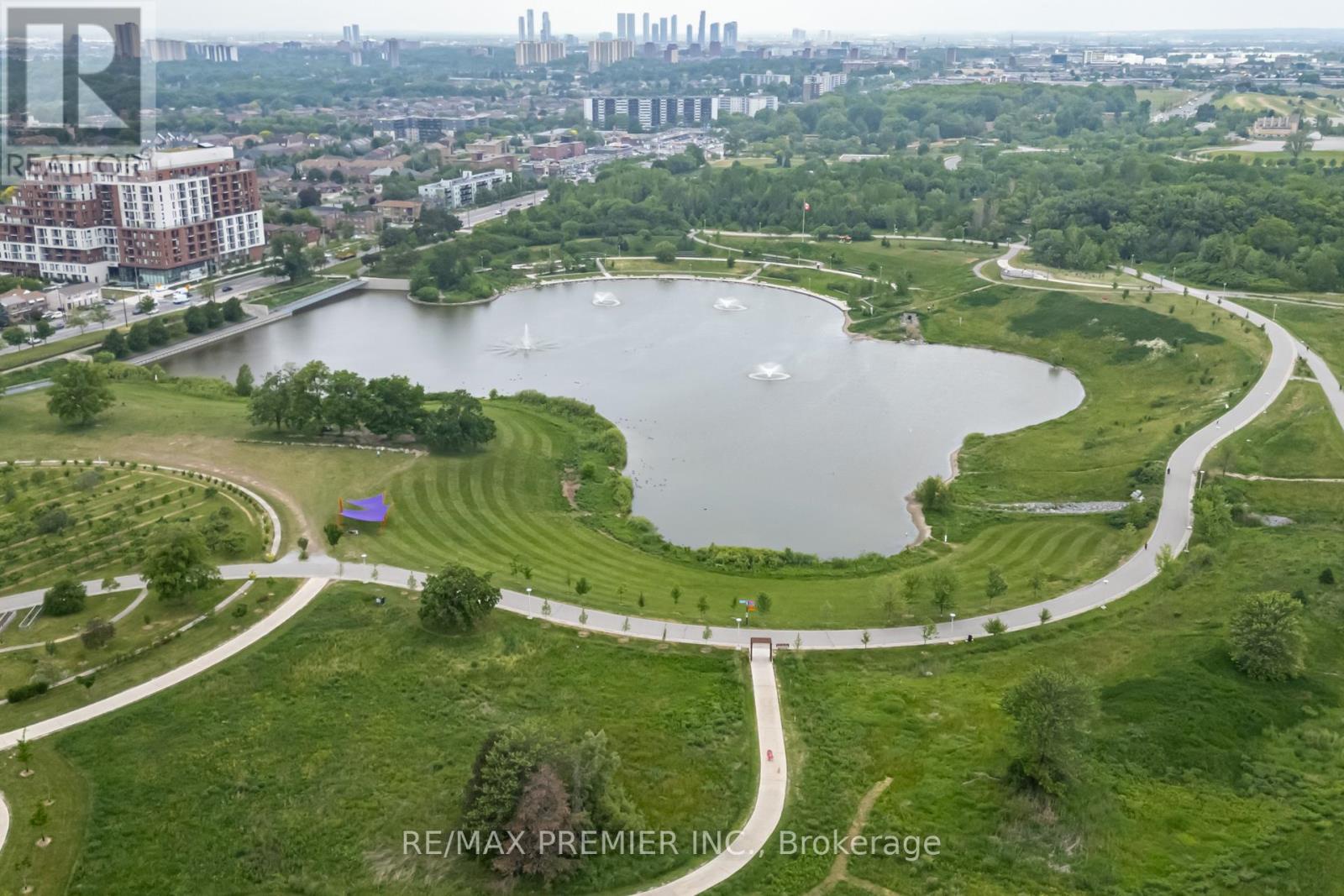 1 - 45 Thomas Mulholland Drive, Toronto (downsview-roding-cfb), Ontario