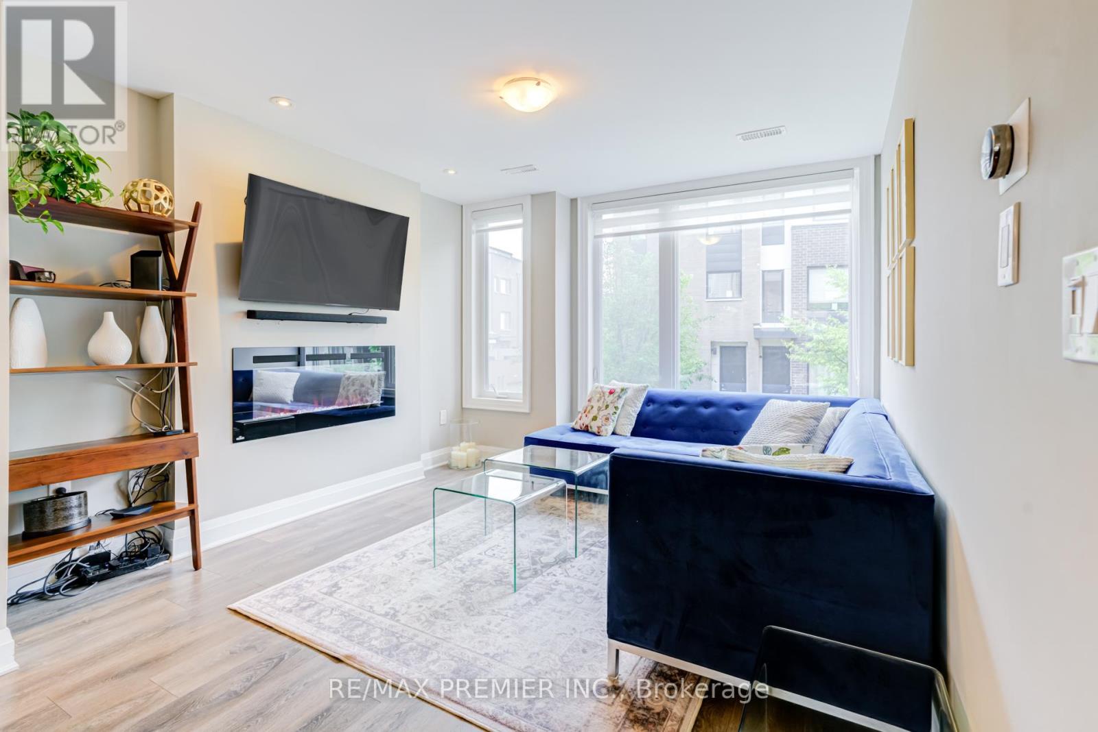 1 - 45 Thomas Mulholland Drive, Toronto (downsview-roding-cfb), Ontario