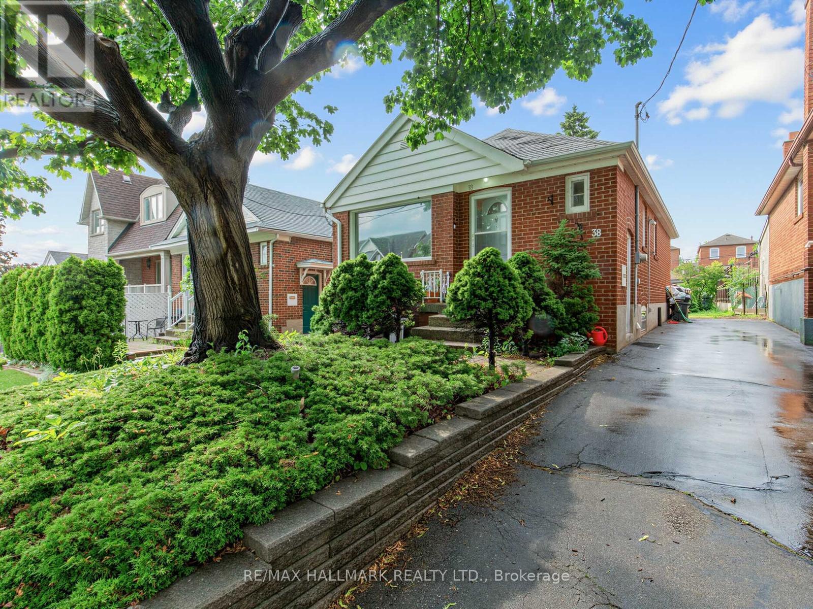 38 Ypres Road, Toronto (keelesdale-eglinton West), Ontario