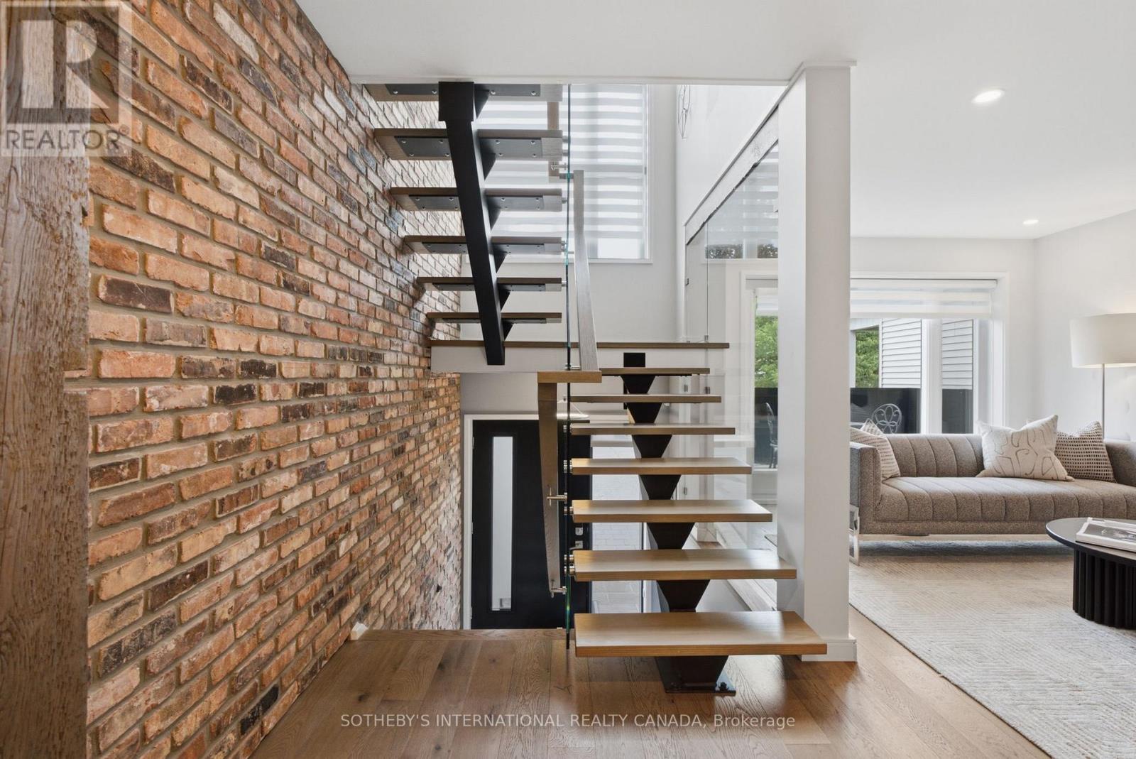 32 Eaton Avenue, Toronto (danforth), Ontario