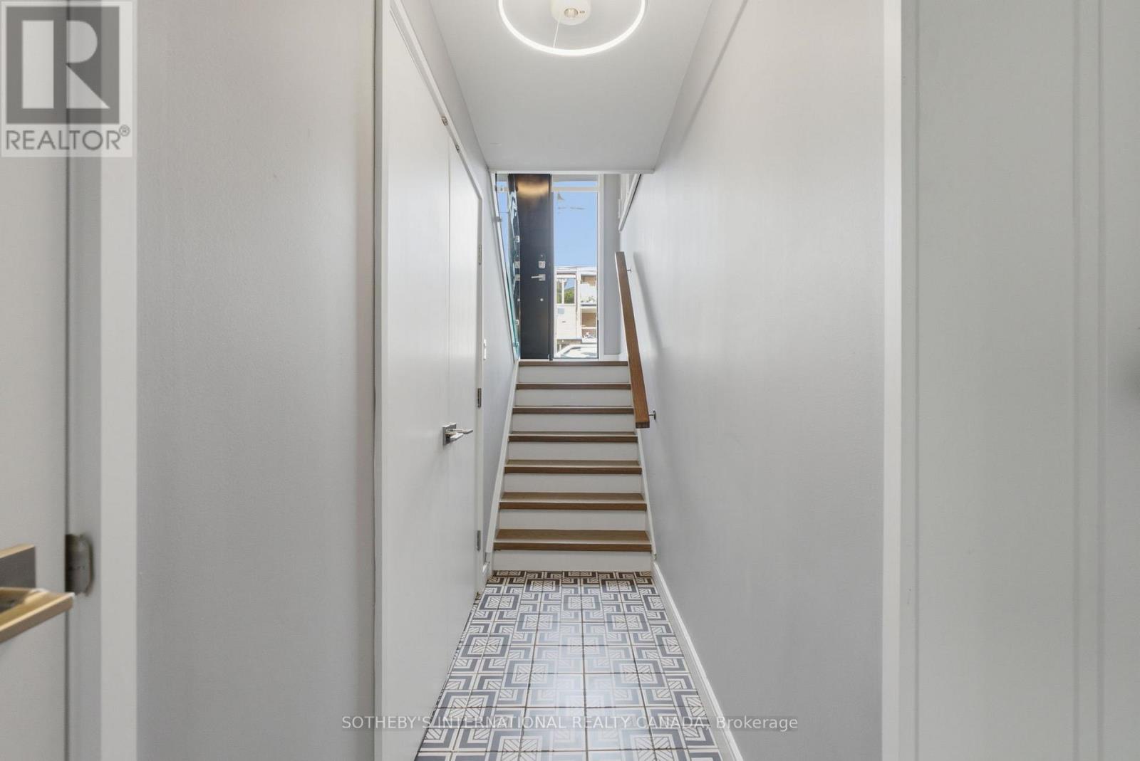 32 Eaton Avenue, Toronto (danforth), Ontario
