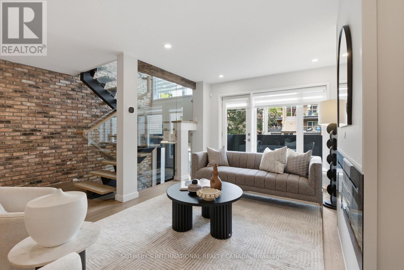 32 Eaton Avenue, Toronto (danforth), Ontario