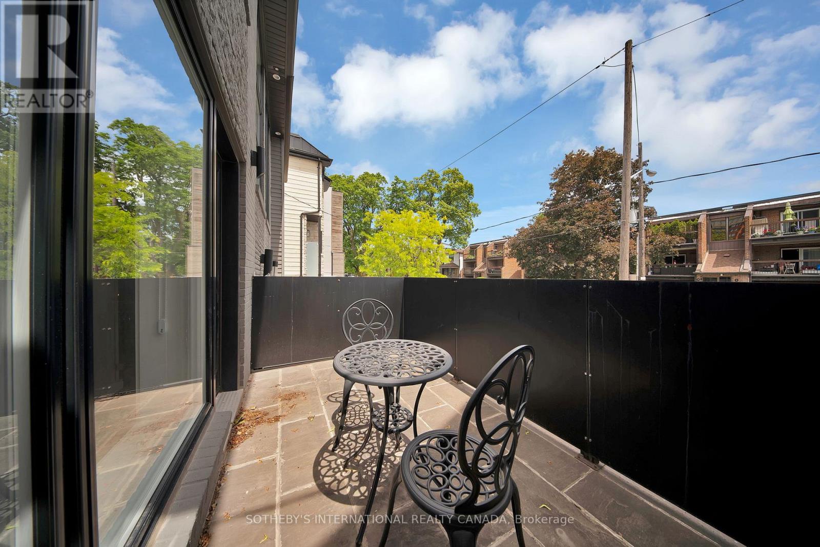 32 Eaton Avenue, Toronto (danforth), Ontario