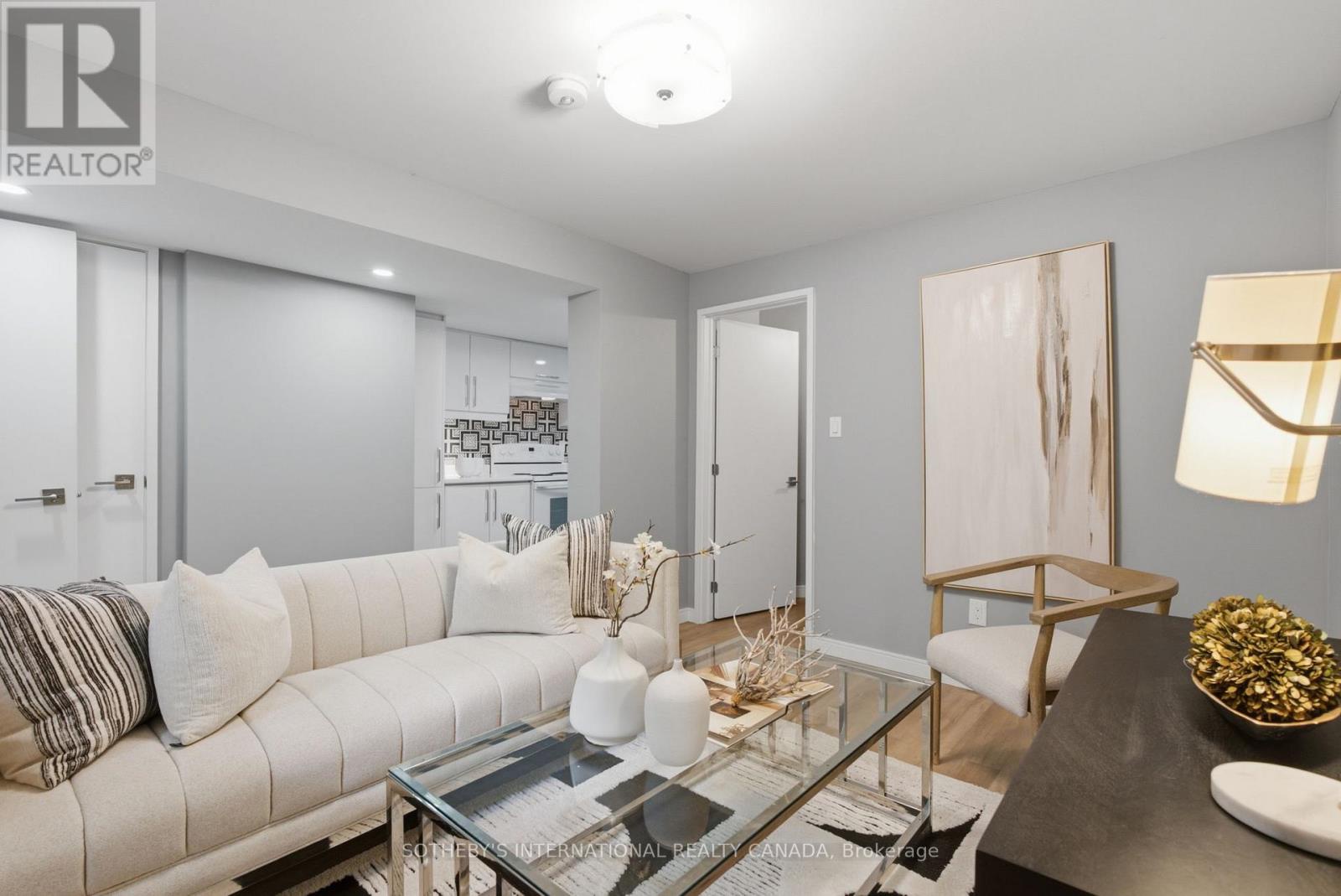 32 Eaton Avenue, Toronto (danforth), Ontario