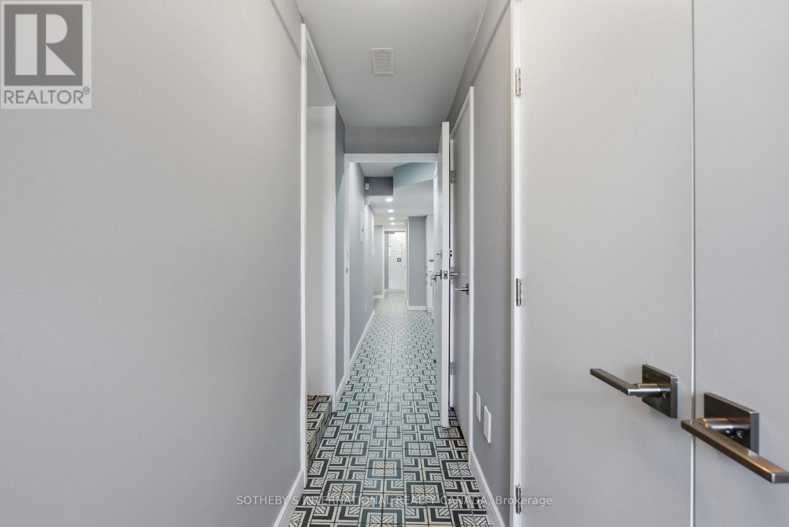 32 Eaton Avenue, Toronto (danforth), Ontario
