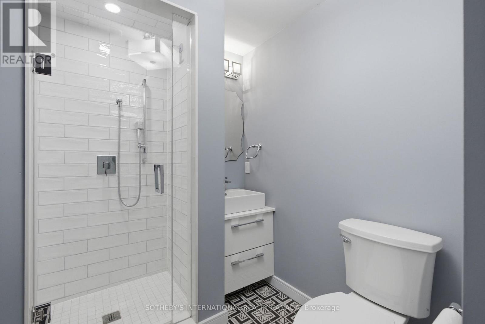 32 Eaton Avenue, Toronto (danforth), Ontario